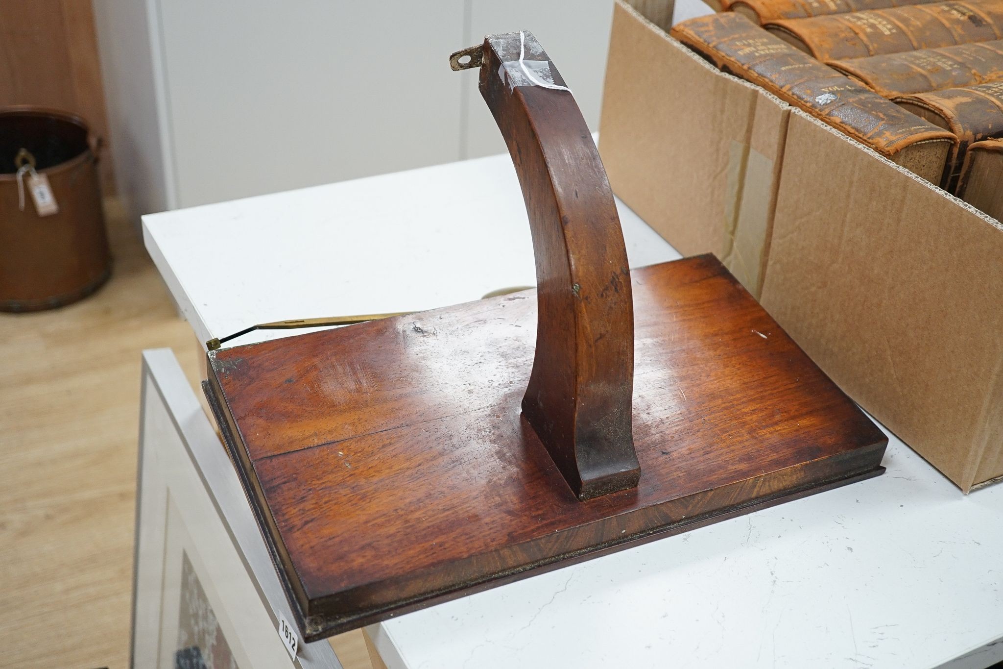 A William IV mahogany-cased bracket clock with bracket, height 42cm excl. bracket